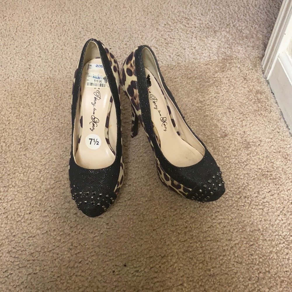 A platform leapord black sexy heels